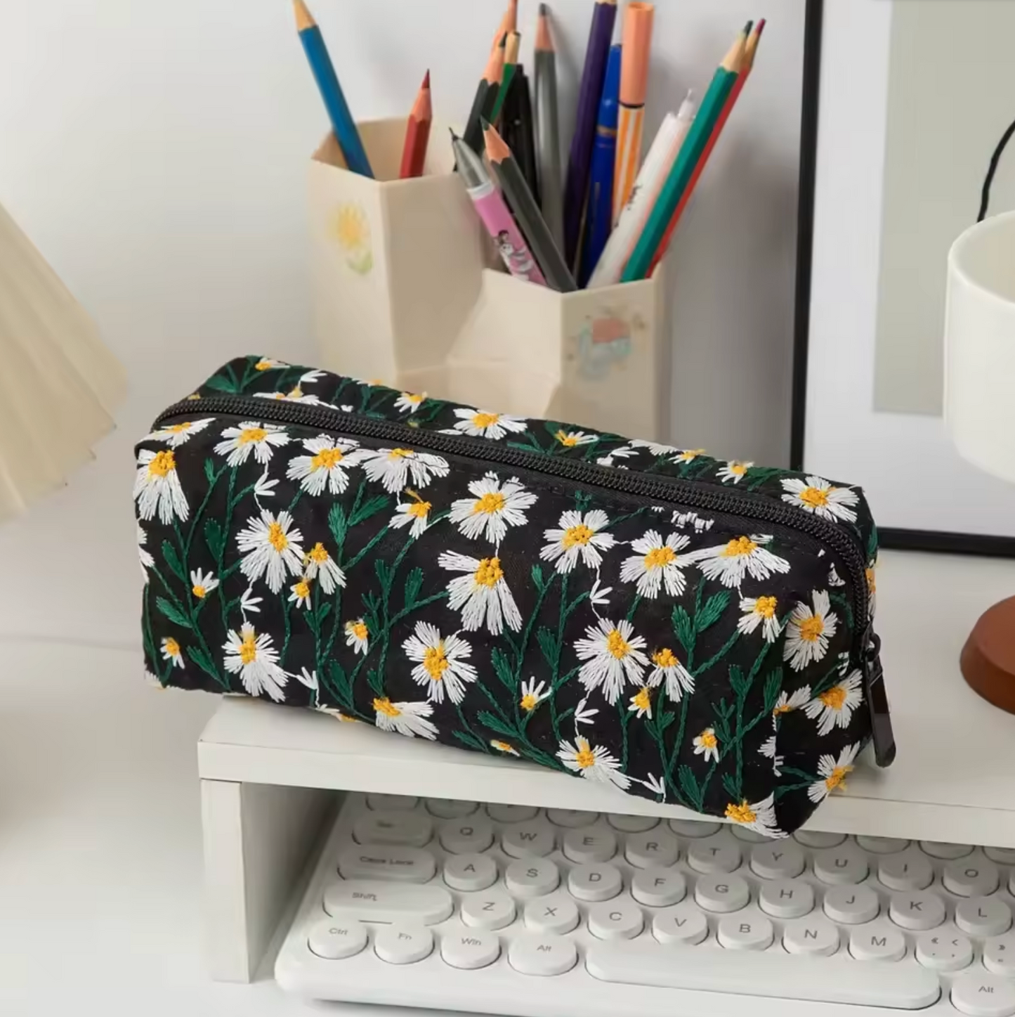 Embroidered Little Daisy Makeup Bag