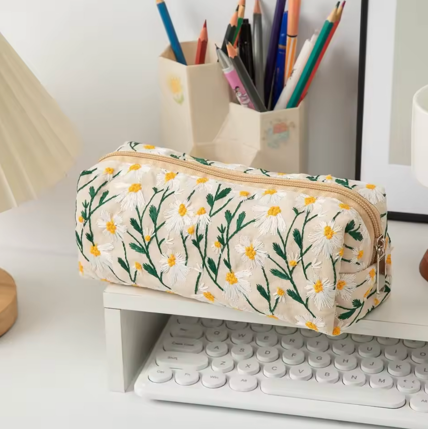 Embroidered Little Daisy Makeup Bag