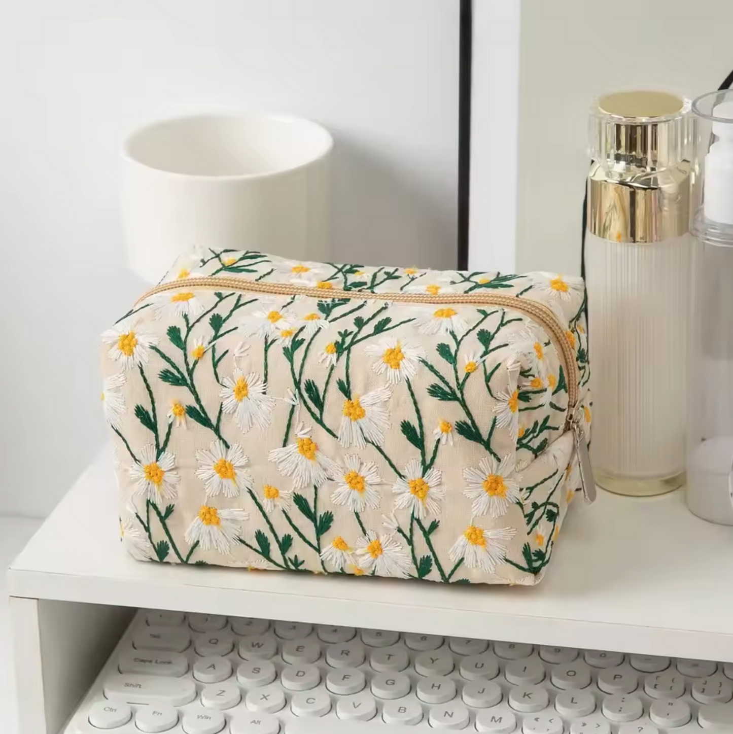 Embroidered Little Daisy Makeup Bag