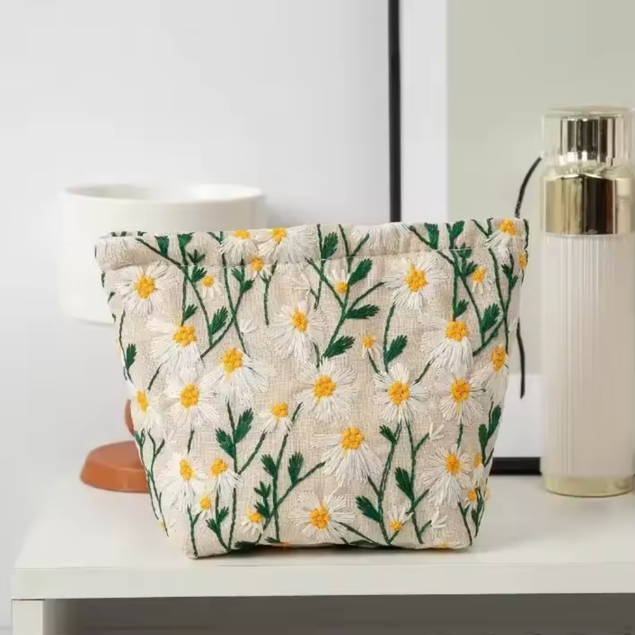 Embroidered Little Daisy Makeup Bag